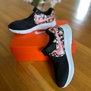 Nike Star Runner 2 Kids Girls Sneaker 1Y NEW